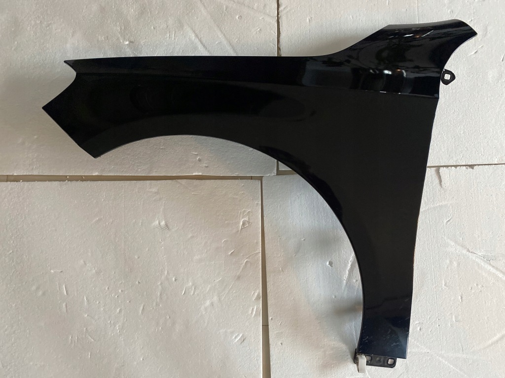 Купити Mercedes w176 a-klasa крило ліве kod 197