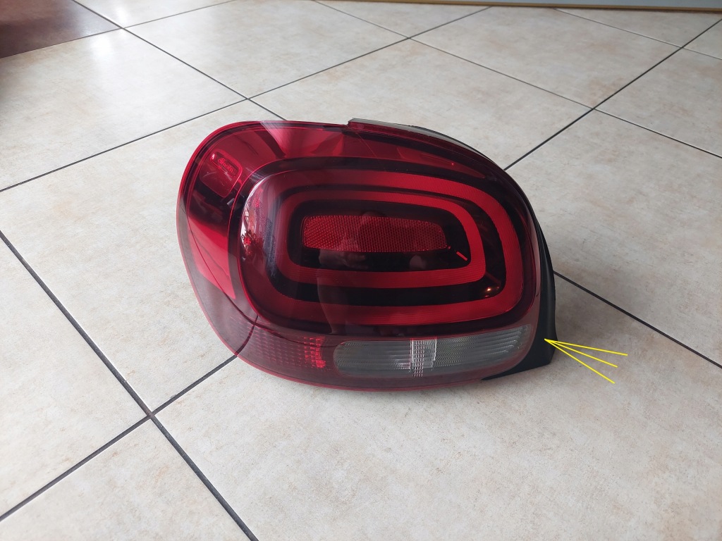 фото №1, Ліва - лампа задня --- citroen c3 iii - 2016