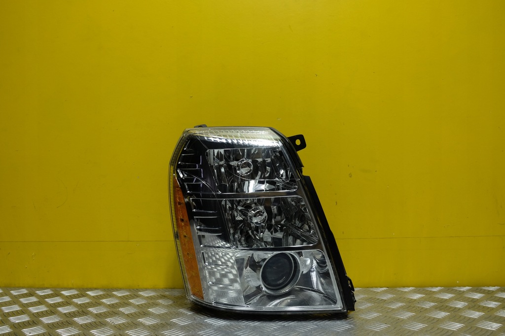 фото №1, Cadillac escalade 2006- фара лампа ксенон правая usa