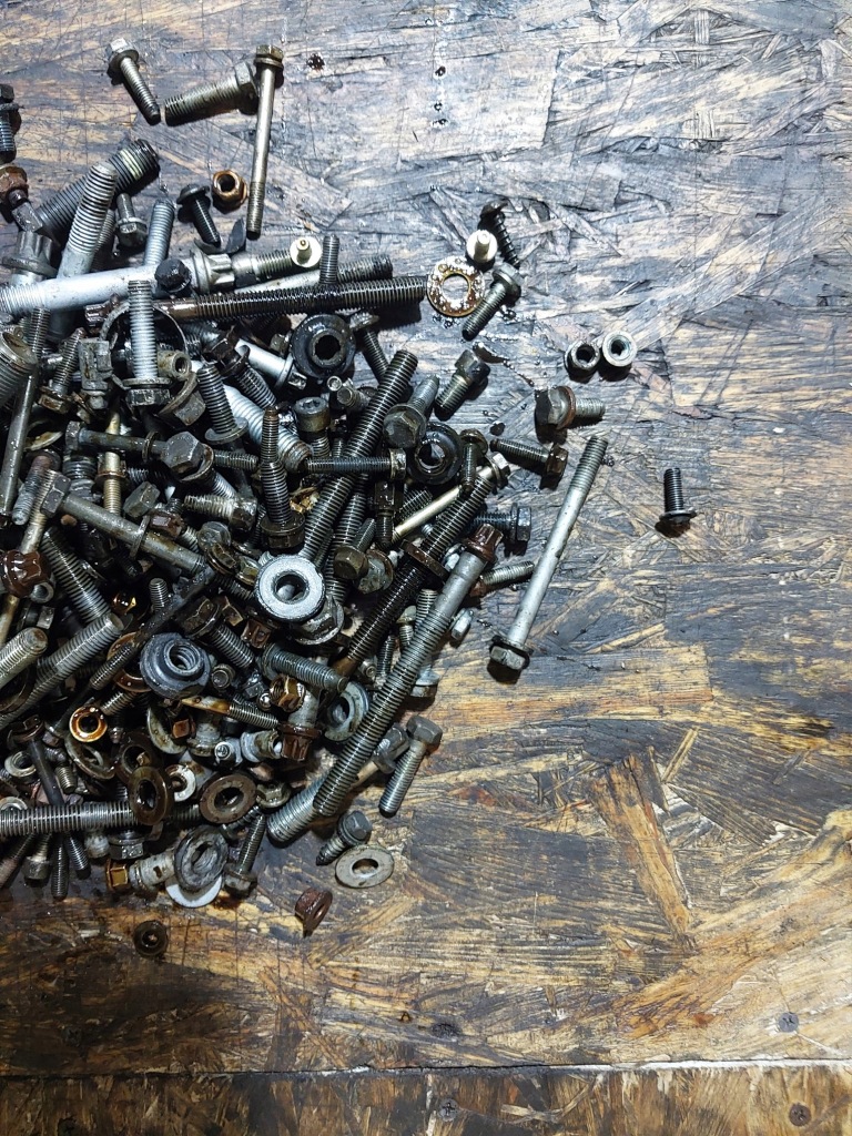 Болти гайки хомути прокладки bmw e39 520i m52b20tu 2xvanos Недорого