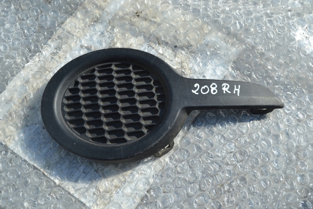 фото №1, Заглушка протитуманної фари права 9673856977 peugeot 208