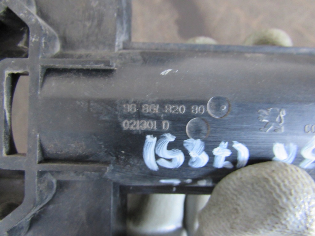 фото №7, Кронштейн розпилювача ксенон лівий перед peugeot 5008 i 09-13r 9686182080