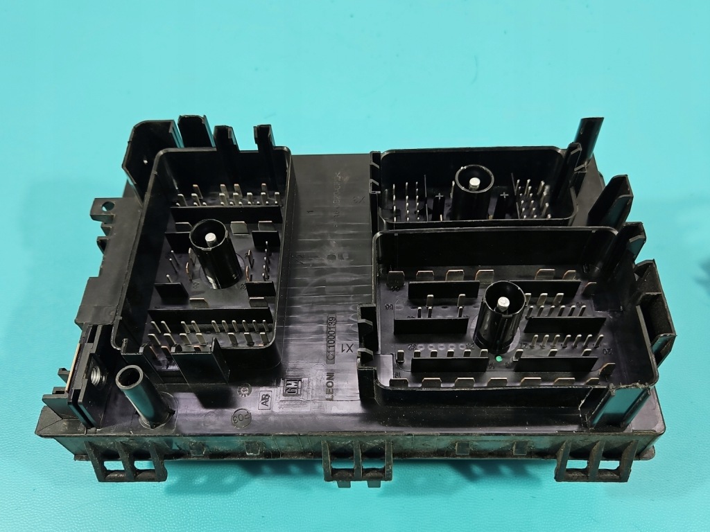 Коробка запобіжників opel astra iv j 13368638 Недорого