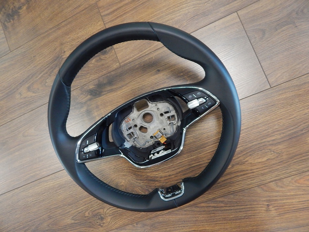 фото №5, Skoda kamiq karoq - воздуховод кожа oryg ładna