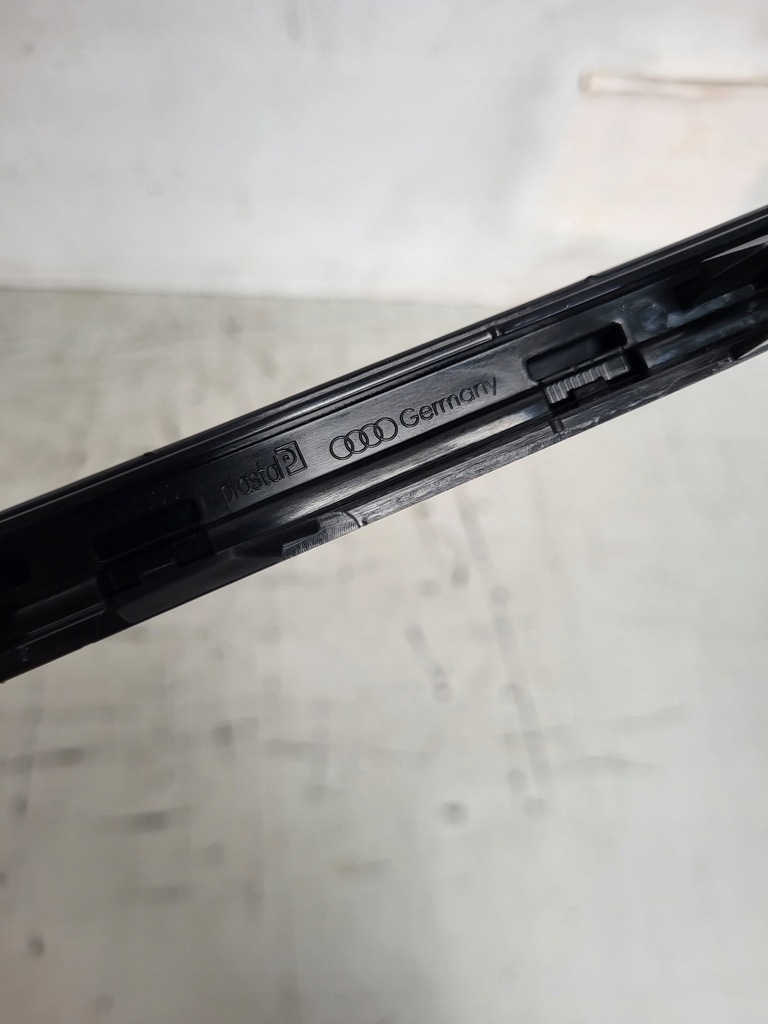 фото №12, Audi a6 c6 правая молдинг бампера перед