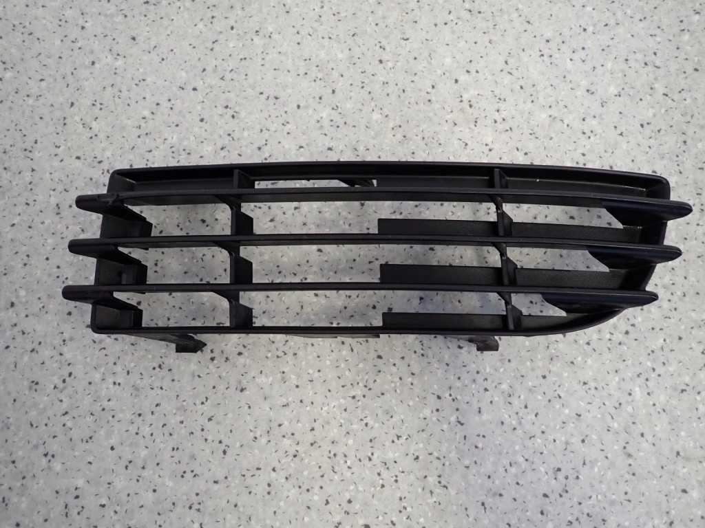 Купити Mitsubishi colt 5d 04-08 решітка протитуманної фари передня ліва