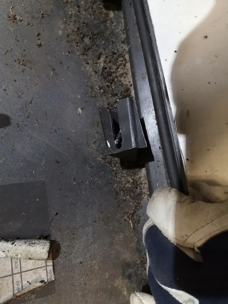 фото №10, Молдинг поріг права volvo v40 ii 12+