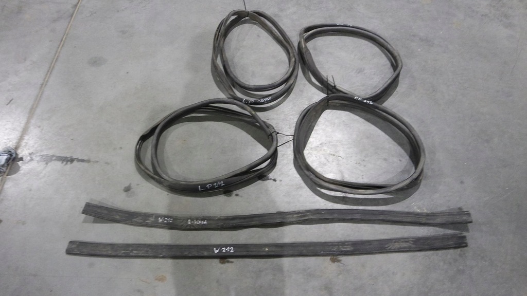 фото №1, Прокладка уплотнители дверь левый правый перед mercedes w212