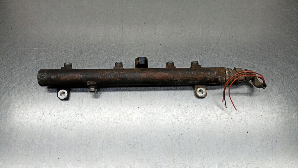 Купити Молдинг упорскування оригінальний номер 0445214100 iveco daily 3 iii 2.3d