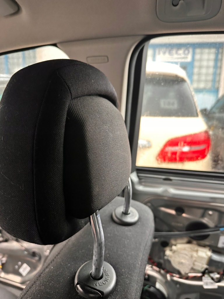 фото №7, Mercedes c klasa w204 підголівник перед матеріал czarna + датчик