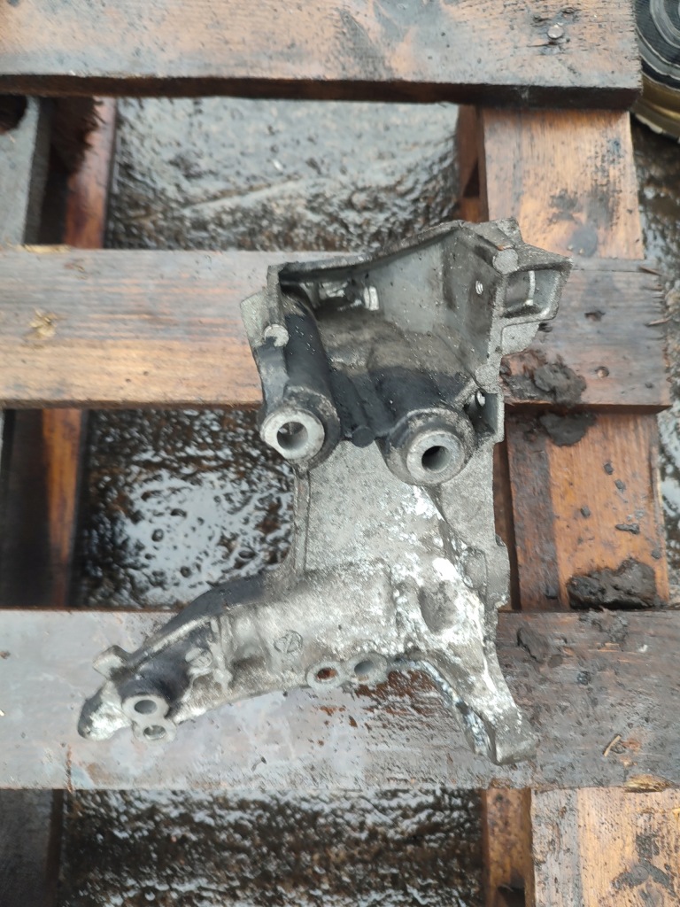 фото №1, Кронштейн двигуна peugeot 5008 1.6 hdi 9685991680