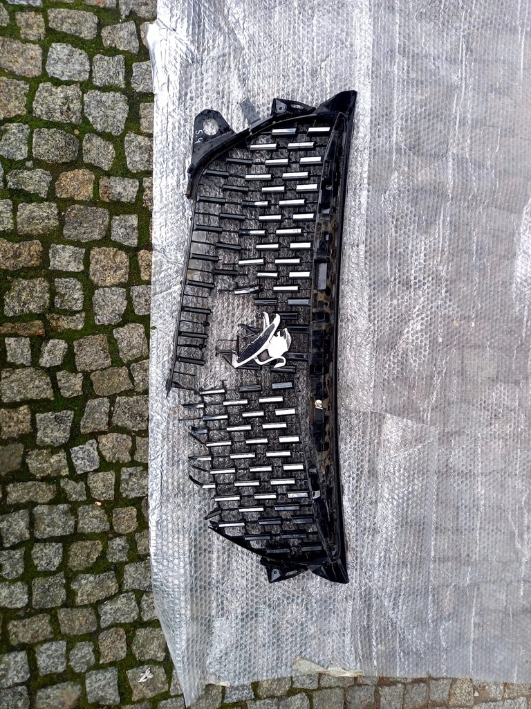 фото №1, Peugeot 2008 ii решётка радиатора эмблема