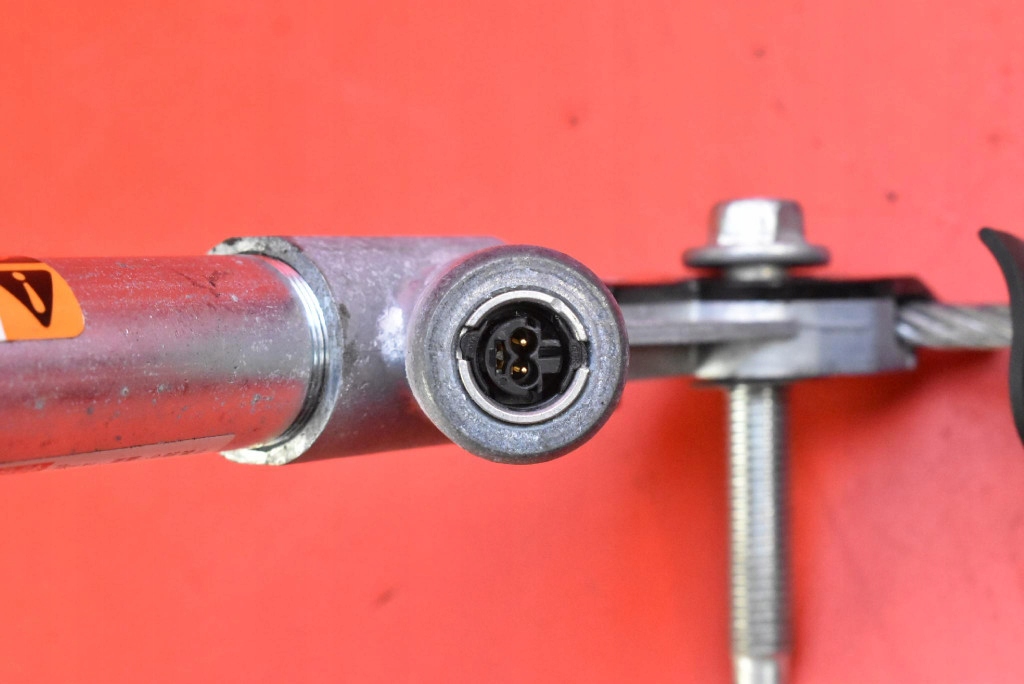 Ремінь безпеки правий перед натягувач європа  1018788-00-a tesla model s 12-20 Київ