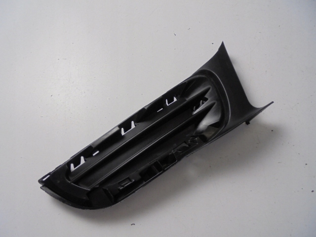 фото №1, Решётка бампера правый перед citroen c3 picasso 08-