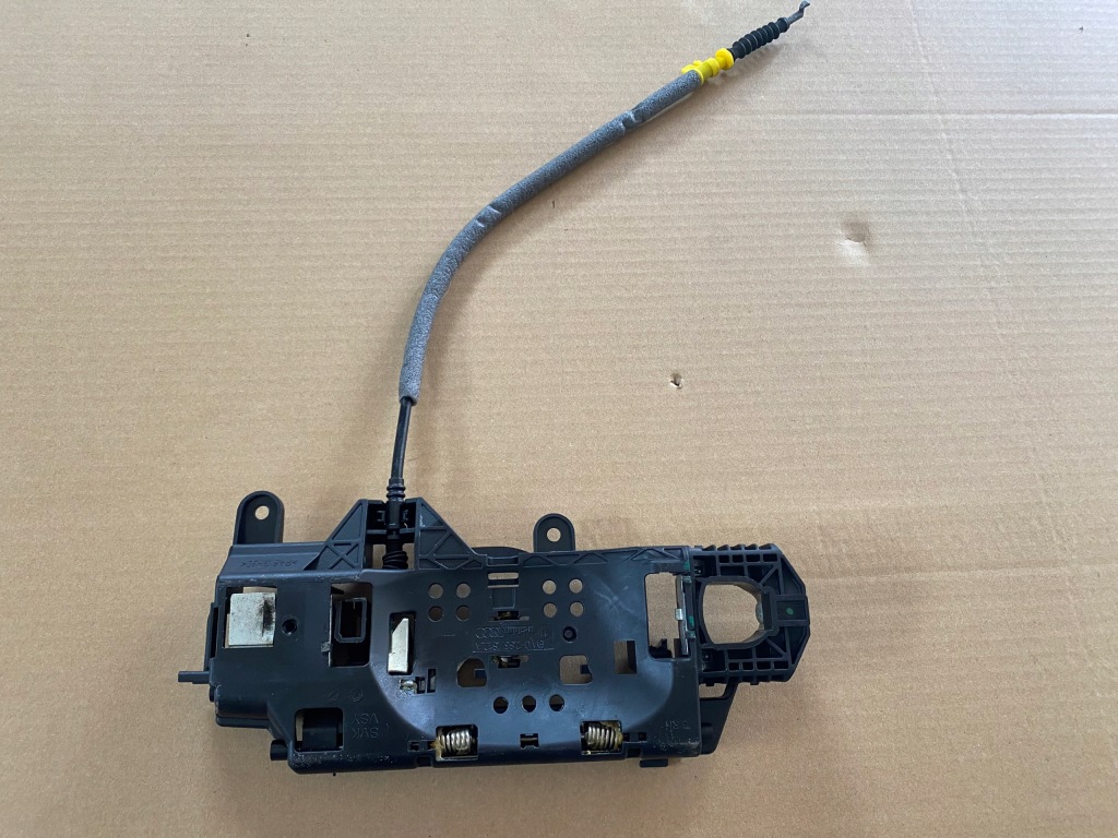 фото №1, Audi a4 b9 a5 8w кронштейн ручка правий задня