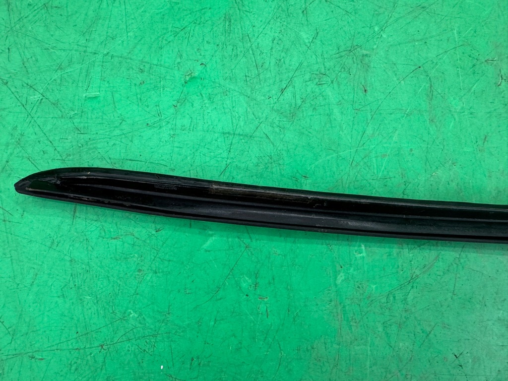 фото №6, Молдинг скло передньої лобове права audi a8 d3 02-