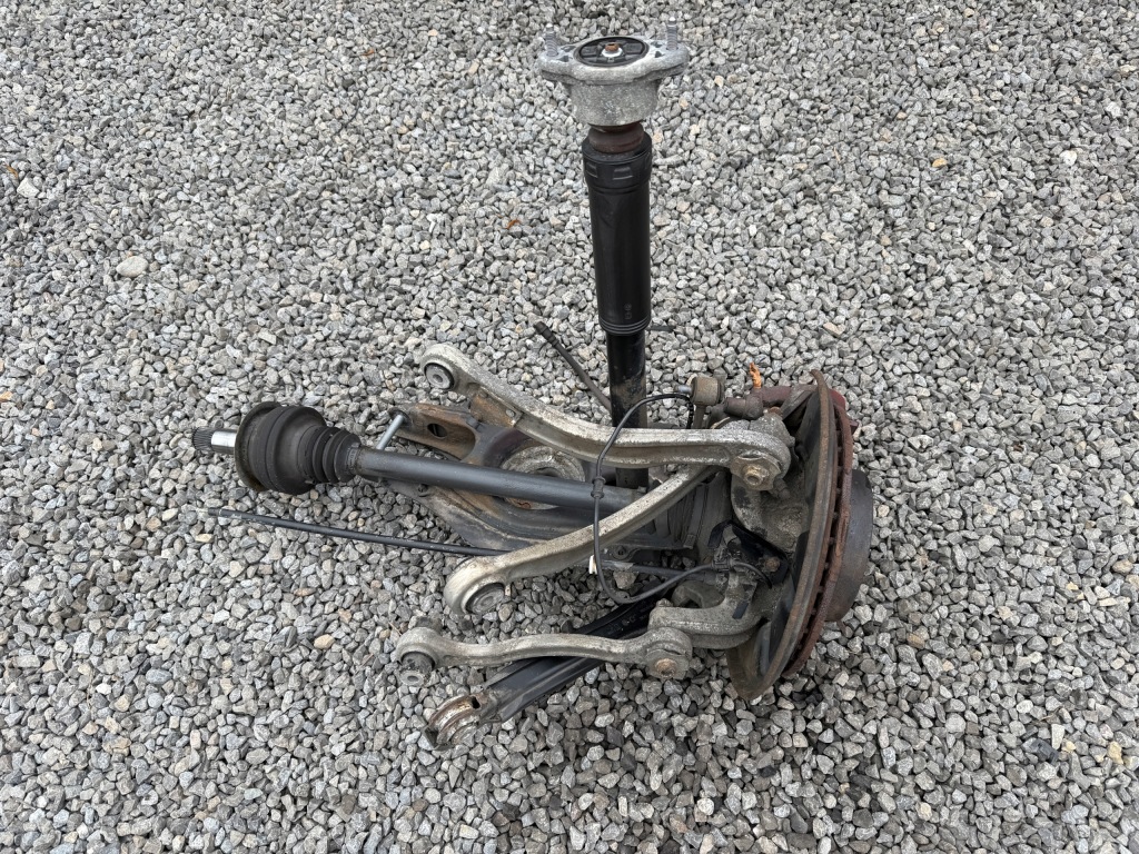 Купити Поворотний кулак задній права ліва комплектна mercedes cls w218