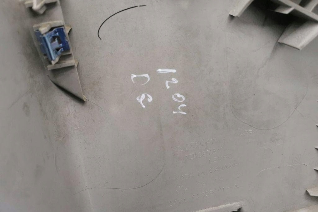 фото №7, Правая обивка багажника chrysler grand voyager v rt f1028901a 2.8l