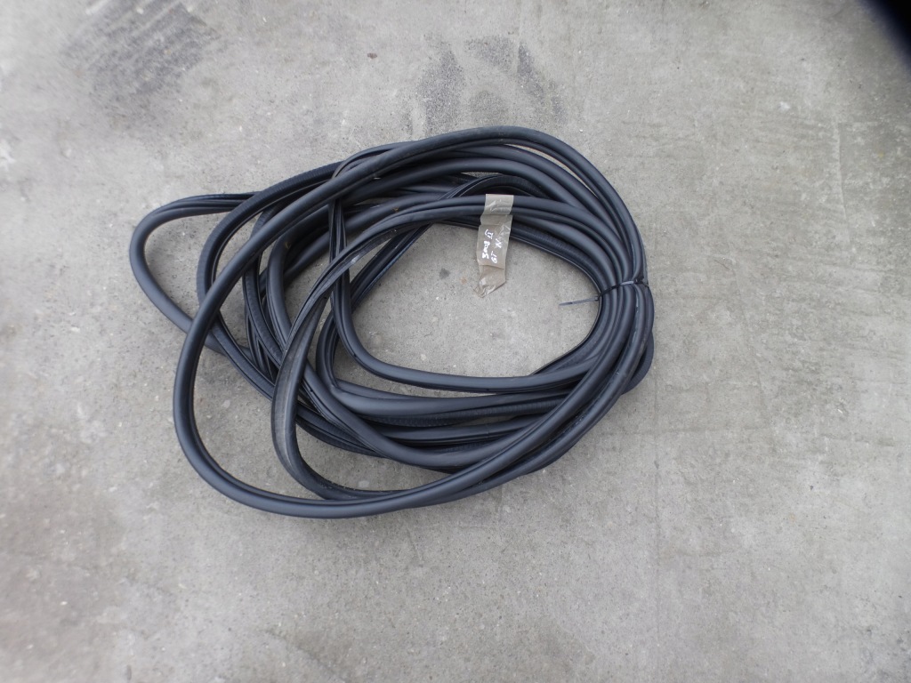 Купити Гумовий елемент прокладка peugeot 3008 2