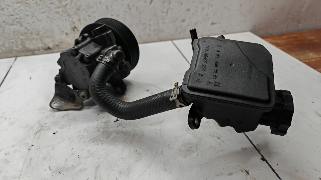 Насос усилителя бачок mercerdes w251 w164 3.0 cdi v6 a0044668301 Киев