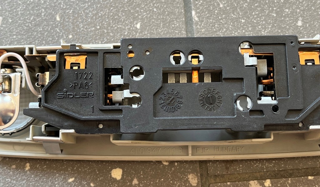 фото №3, Лампа led потолочный задняя audi кремовый q7 4l