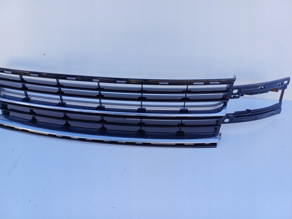 фото №3, Решётка средняя бампера renault grand scenic 3 iii lift