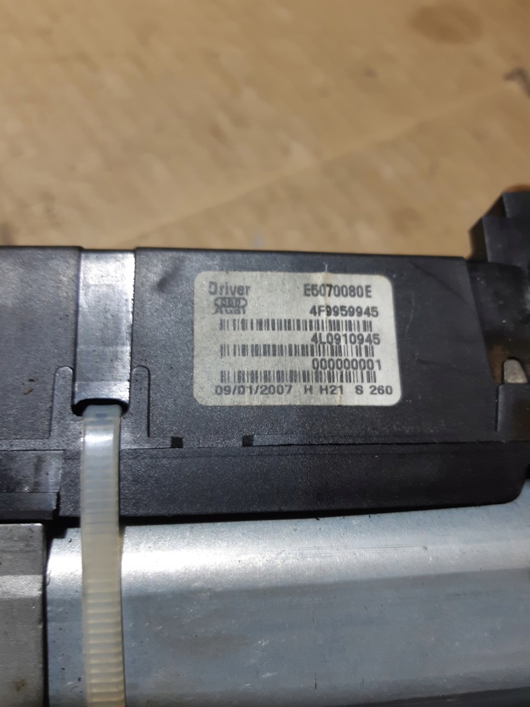 фото №7, Audi q7 4l привод крышки багажника левый 4l0827851b