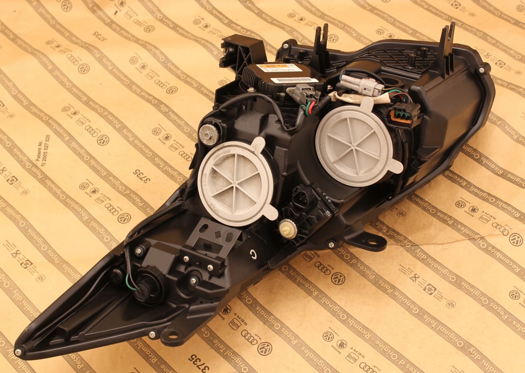 фото №2, Nissan gt-r gtr r35 07-14 лампа перед ксенон kpl