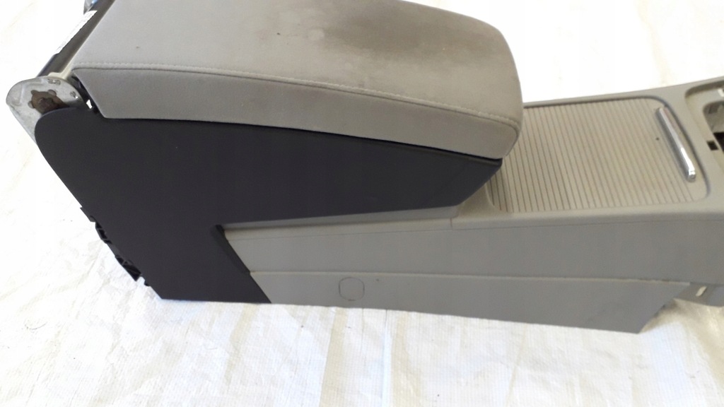 фото №7, Vw passat b6 подлокотник светлый материал