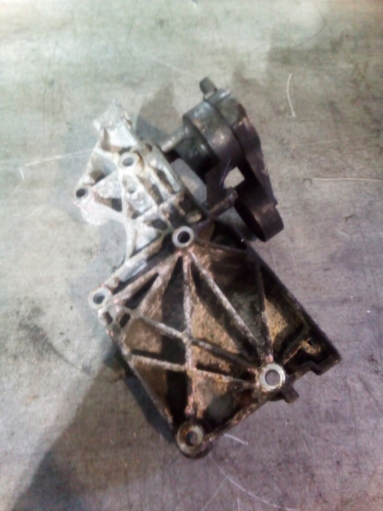 Кронштейн кронштейн 03g903143a audi a3 1.9 tdi Зі Шроту