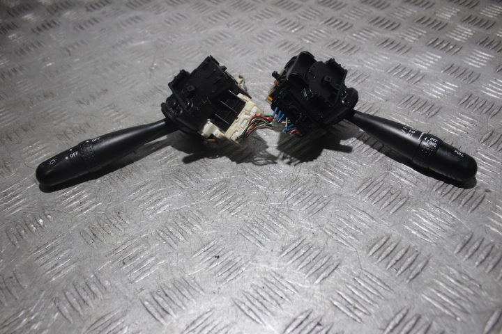 фото №1, Переключатель поворотники toyota оригинальный номер 13010173752