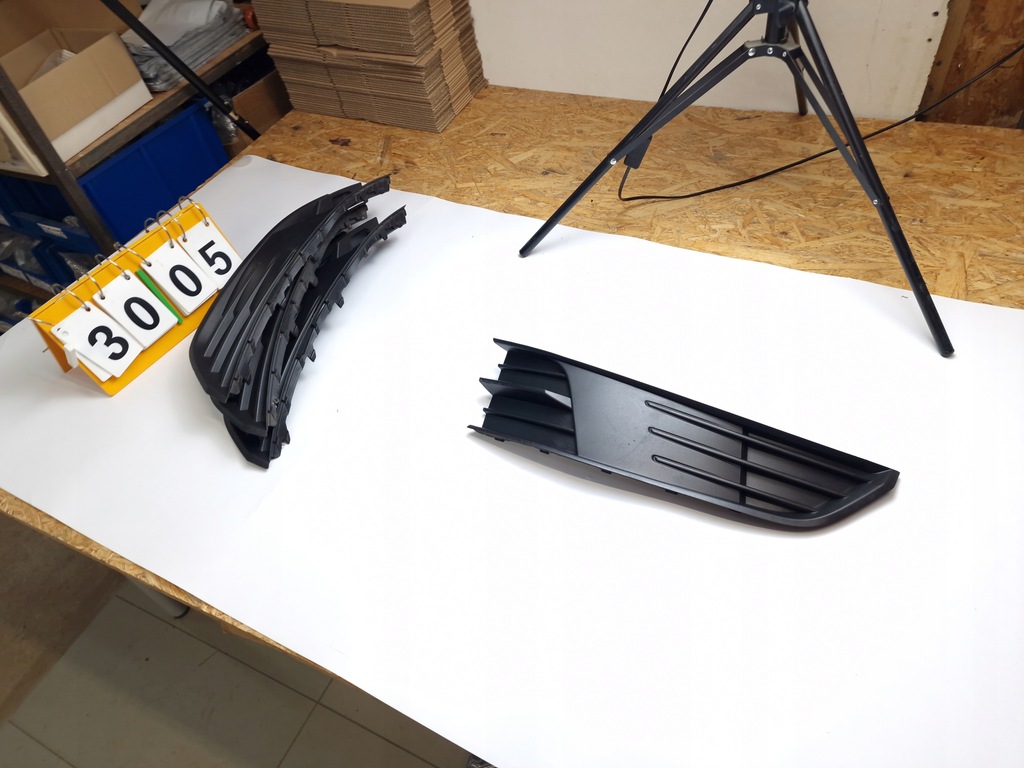 фото №10, Skoda оригинальный номер 6v0807368 решётка бампера