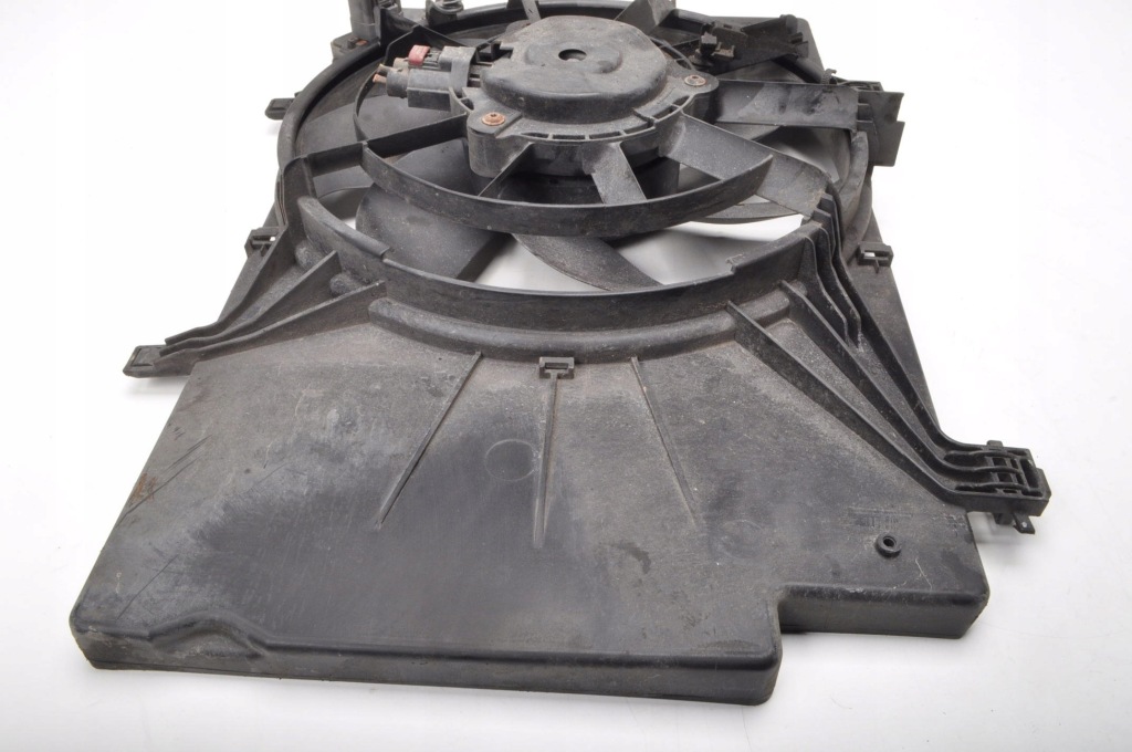 Ford fiesta mk7 вентилятор радіатора 8v51-8c607-cg Недорого