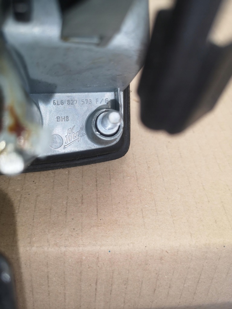 фото №5, Эмблема ручка + привод крышки багажника seat ibiza iii lift 2006-2009