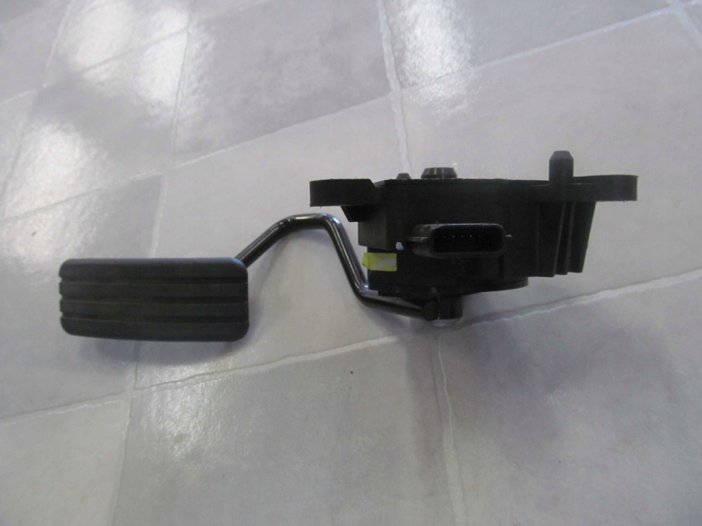 Купити Renault clio 3 потенціометр газу 8200297343