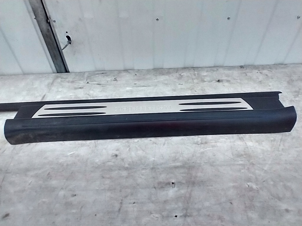 Купить Mercedes slk r171 w171 накладка  порог накладка порога  правая a1716800235