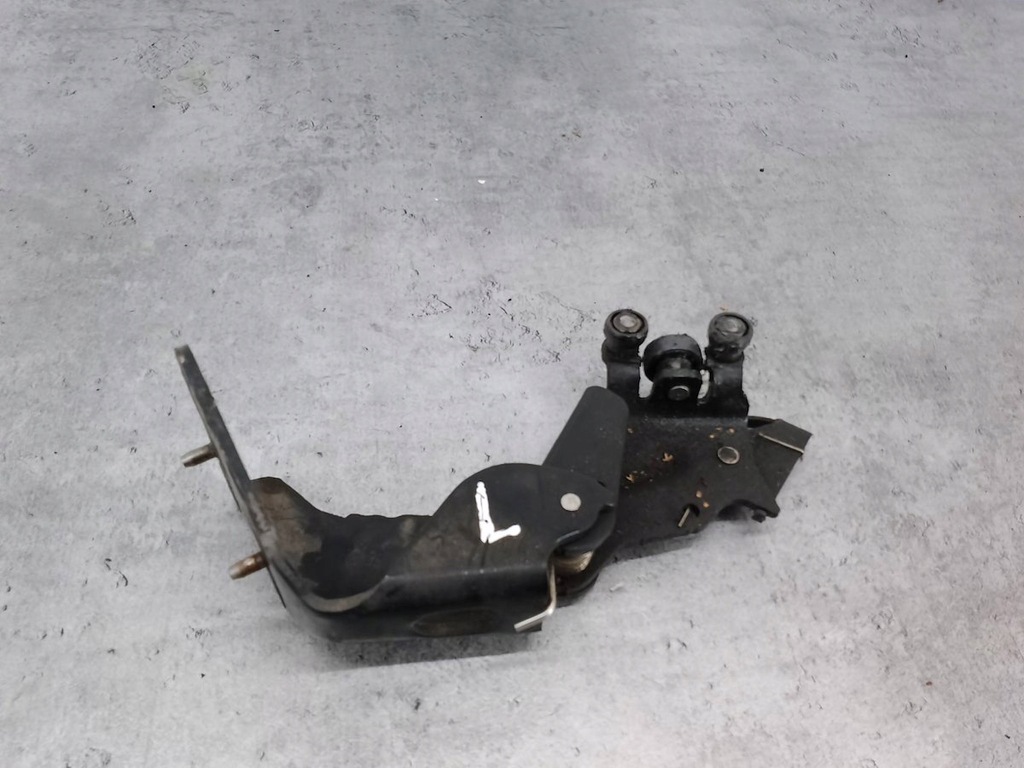 фото №1, Петля дверь левых перед нижний peugeot 1007