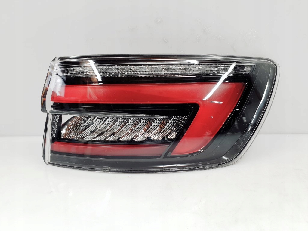 фото №1, Audi a4 s4 b9 kombi 8w9 blackline права лампа задня