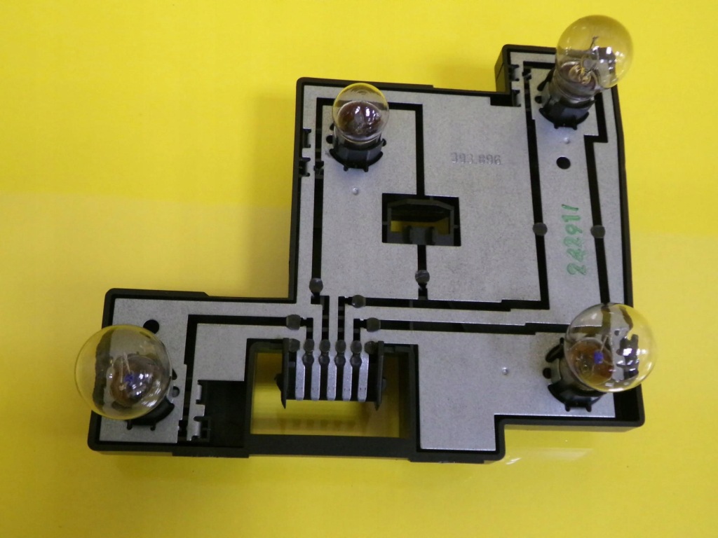 фото №1, Вкладиш лампи правий задня mazda 121 96fg13n004 nr557