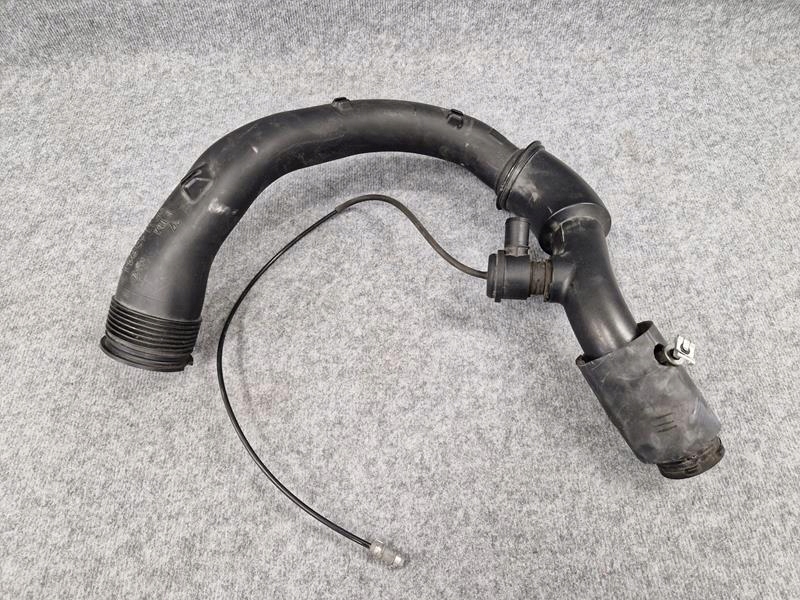 фото №1, Porsche carrera 911 991 gts lift 9p1145941b труба интеркулер левая оригинальный номер