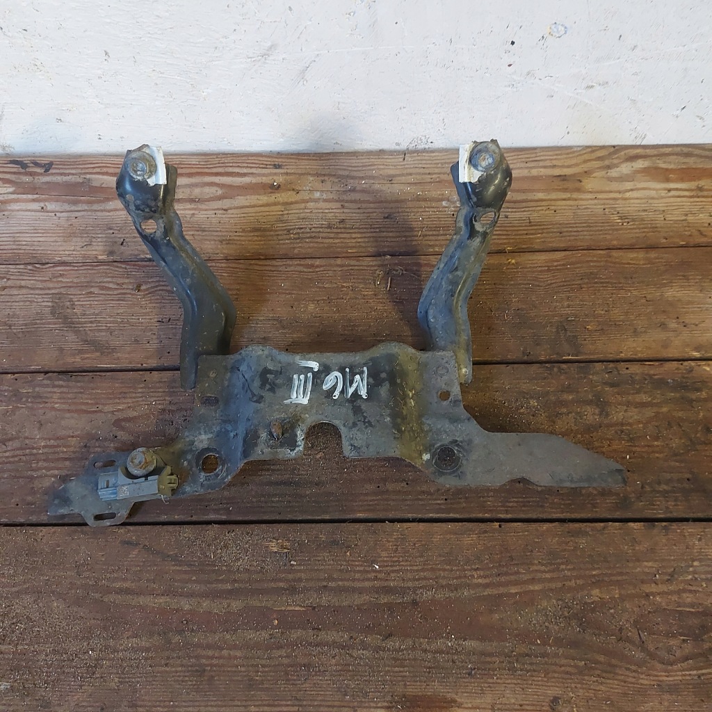 Купити Тримач  замка перед mazda 6 3 gj