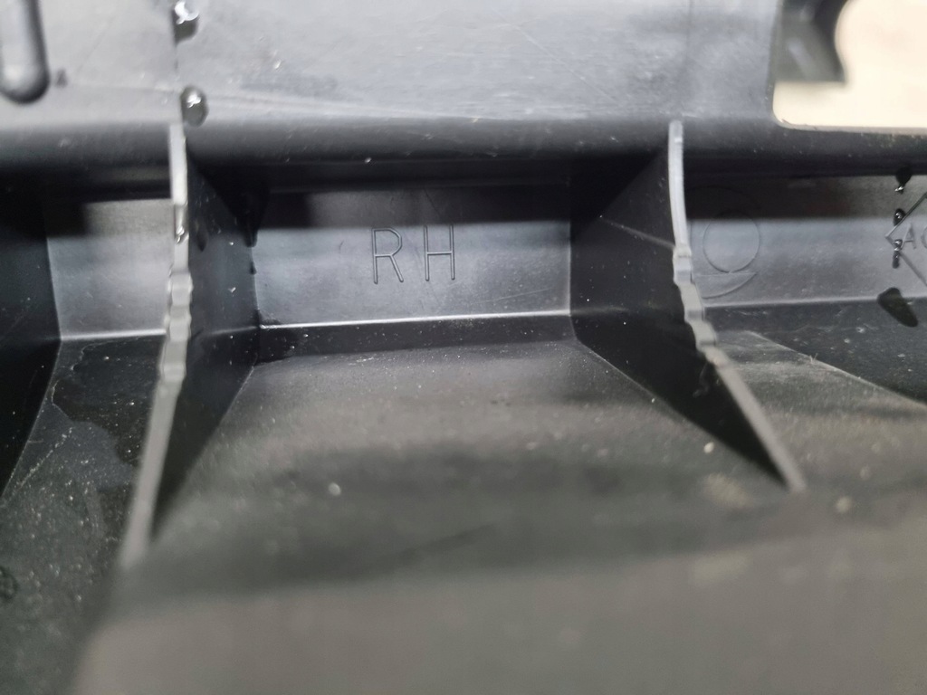 фото №7, Направляющая накладки порога правая левая dacia duster ii