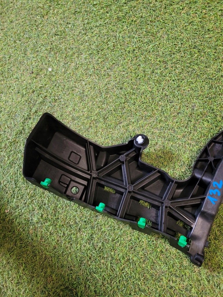 фото №14, Volvo v60 напрямна бампера кронштейн задня 32390722