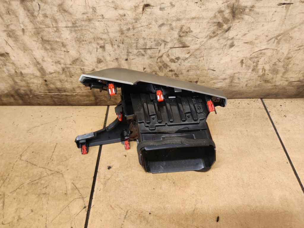 фото №6, Решётка обдув панели консоли левая hilux viii 8