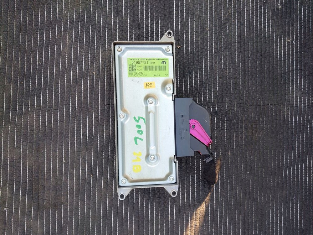 Купить Fiat 500l аудио стерео усилитель радио 51957721