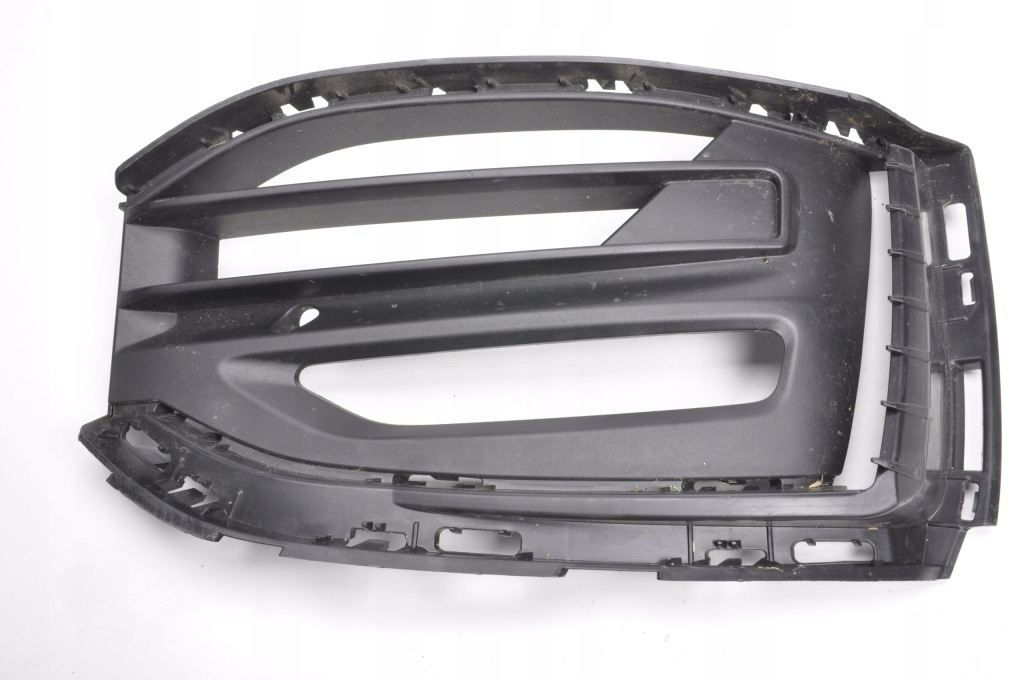 фото №1, Bmw f40 рамка решітка бампера права 7459716