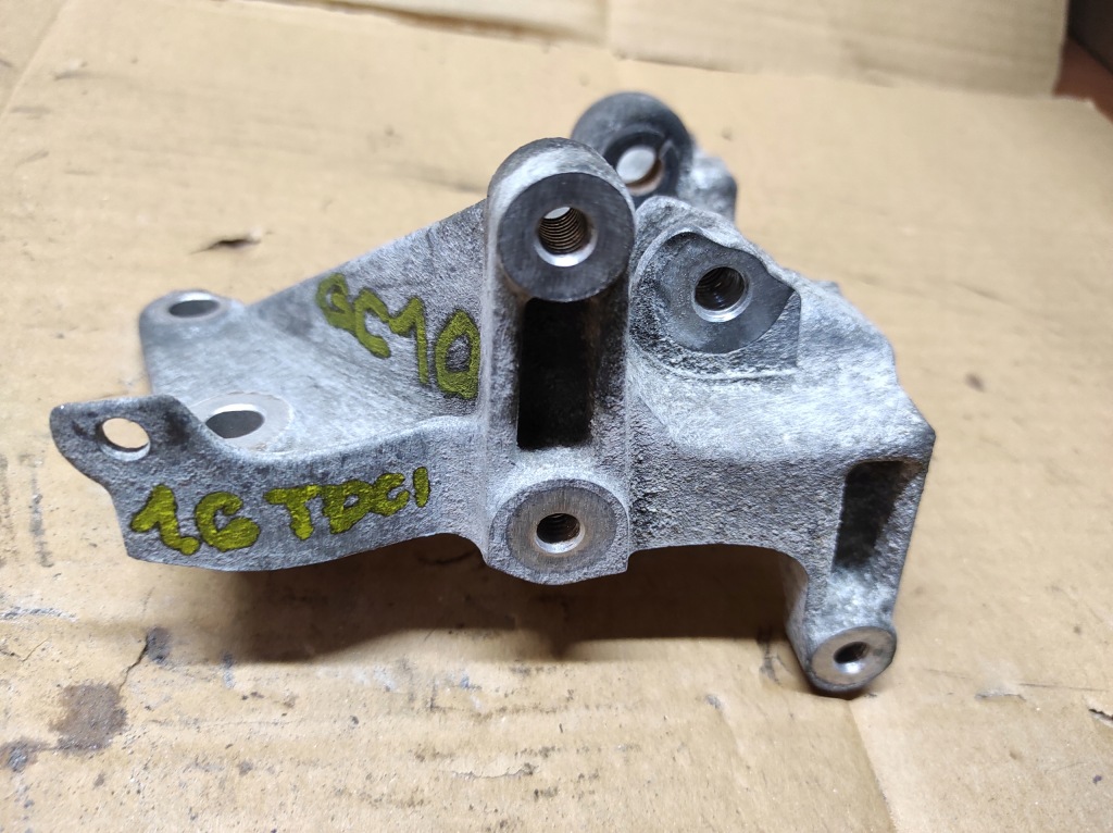 Кронштейн кронштейн генератора fiesta mk7 в Украине