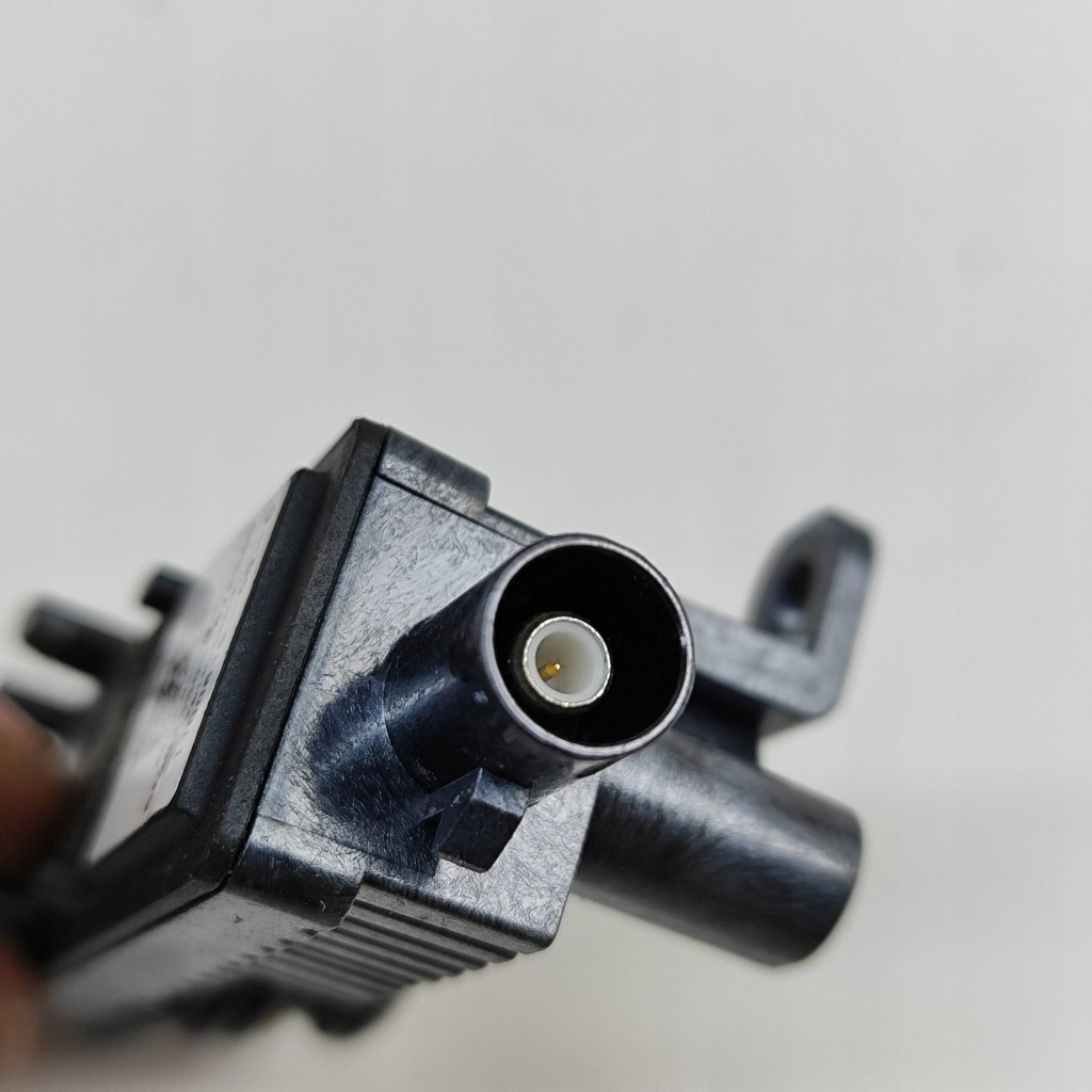 Tesla model y 2024 права сторона камера на крила бічний Недорого