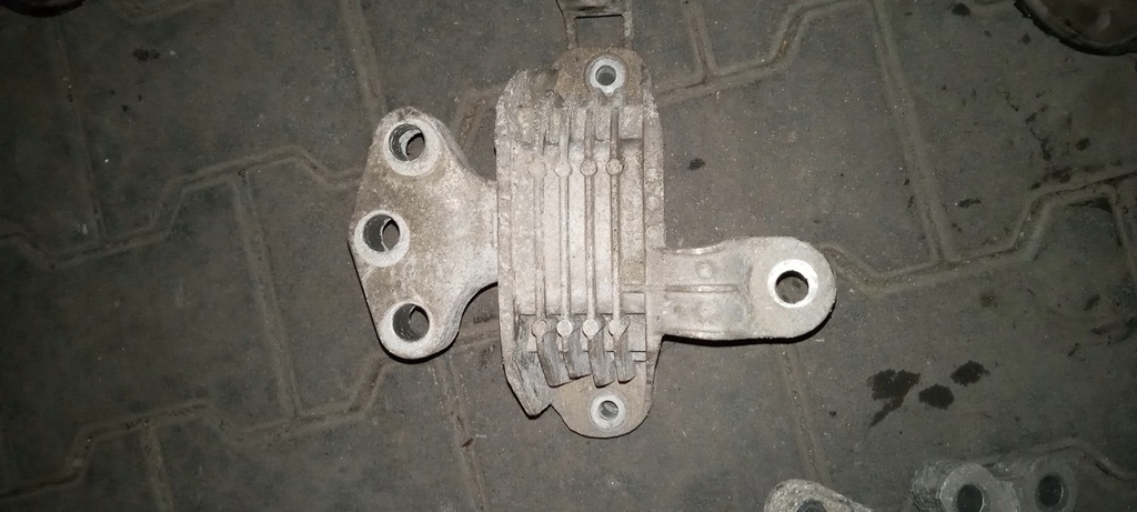 фото №1, Opel astra j iv 2.0 cdti кронштейн подушка двигуна