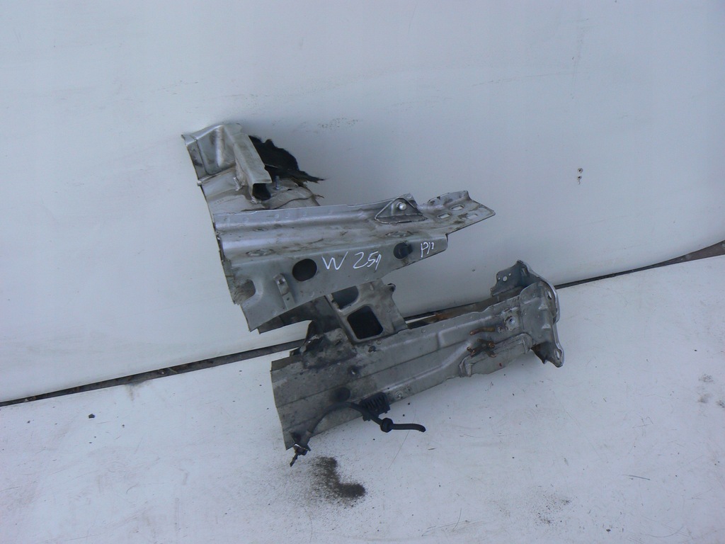 фото №1, Mercedes w251 r-klasa лонжерон правый перед